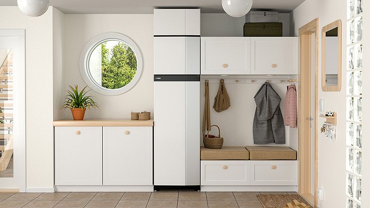 Frånluftsvärmepump NIBE S735 har hög årsvärmefaktor, hög varmvattenkapacitet, låg driftskostnad och låg ljudnivå. Stilren design och kompakt format gör den enkel att placera och installera.