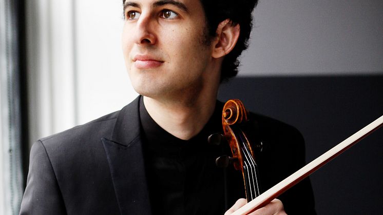 Itamar Zorman gästar nästa konserter med kammarorkestern Camerata Nordica. Foto Jamie Jung.