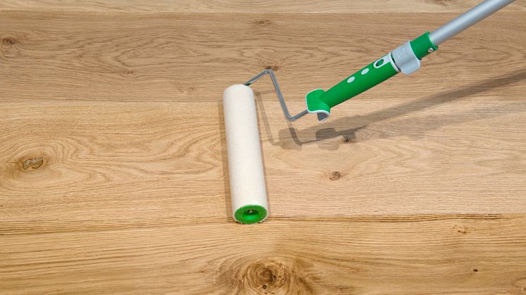 Applicering av Osmo Hårdvaxolja med Osmo Mikrofiberroller