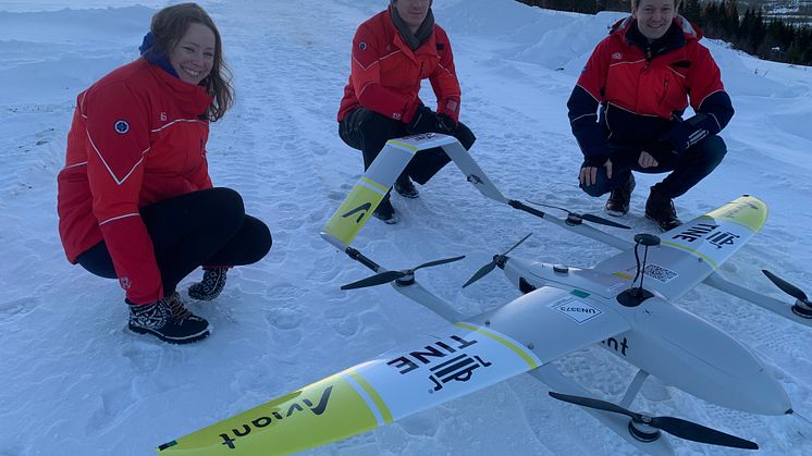 Droneflyging av melkeprøver.JPG