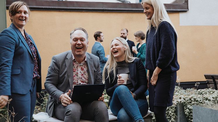 Kathrine Hogseth and Gustaf Westerlund together with colleagues at CRM-Konsulterna.