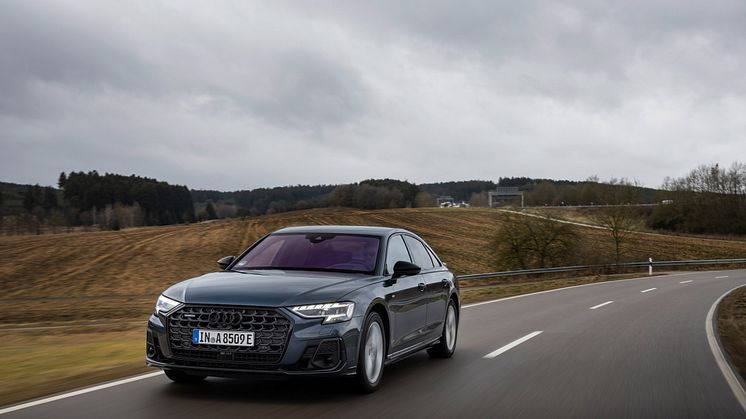 Audi A8 TFSI e (Plasmablå)