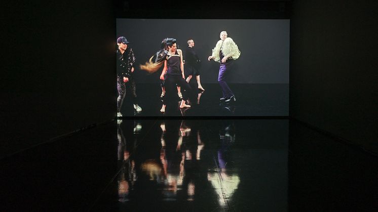 Stillbild från Moving backwards, 2019