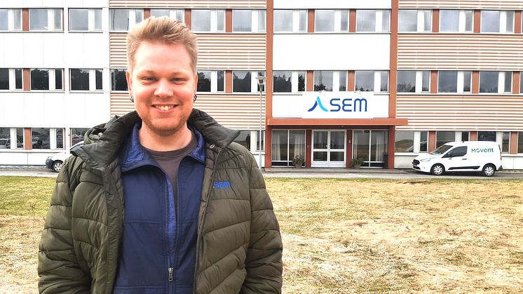 Johan Tidholm, utvecklingsingenjör på SEM i Åmål, har fokus på klimatsmarta lösningar för tunga fordon. Foto: Martin Gordon. 
