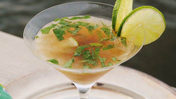 Cool tea for the summer - in drinks, starters and desserts