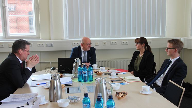 Staatssekretärin Katrin Lange im Gespräch mit TH-Präsident Ungvári.