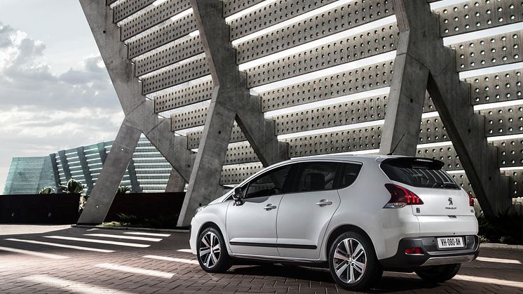 Nya Peugeot 3008 HYbrid4