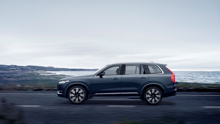 XC90_Recharge_T8_AWD_Denim_Blue
