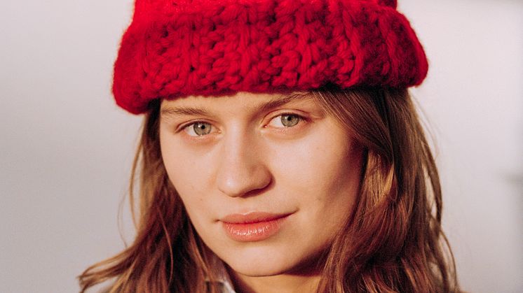 girl in red