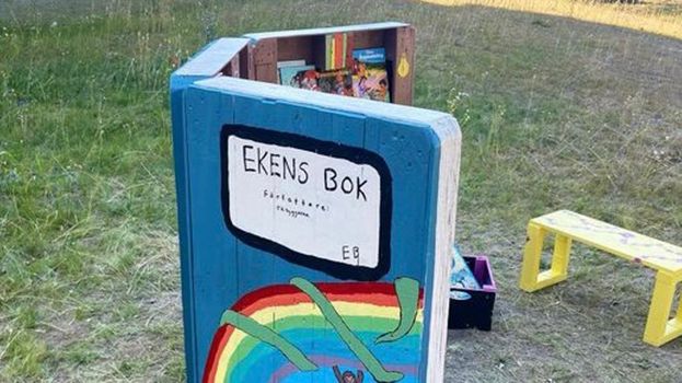 Förskolan Eken har fått ett utebibliotek via ett samarbete mellan Nacka vatten och avfall och Skolgårdsprojektet