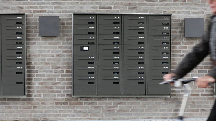 Farven på den indbyggede model af myRENZbox e-Line er nøje afstemt efter mursten og lamper for at underbygge helhedsbilledet af et gennemtænkt kvalitetsbyggeri, hvor alle detaljer spiller sammen.