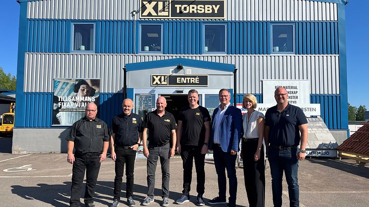 Från vänster, Per Daleljung, Mikael Ericsson och Lars Ericsson från XL-BYGG Torsby. Jesper Johansson, Karl Andersson, Kari Andersson och Nils Andersson från XL-BYGG Hilmer. 