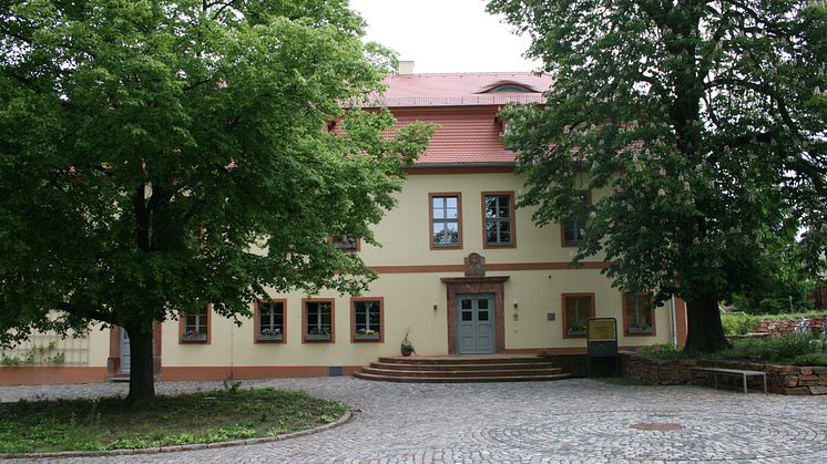 Rathaus Großpösna: Deutsche Glasfaser bringt die fünfte Gemeinde im Landkreis Leipzig ans schnelle Glasfasernetz.