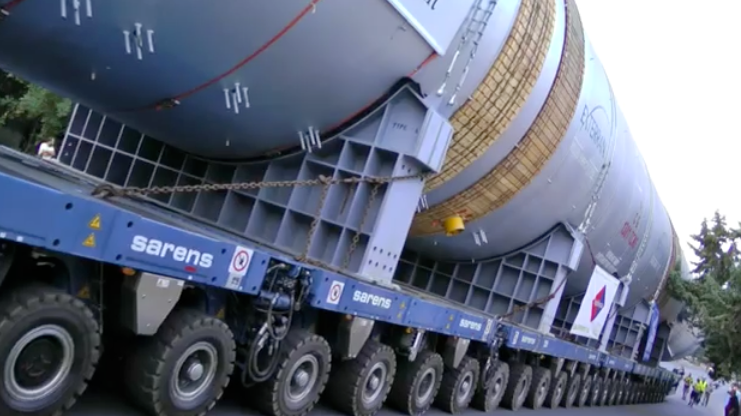 Slo-mo road trip: Cavotec radio remote controls help guide world's largest reactor through city streets