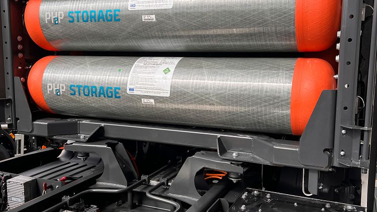 PH2P Truck mit serienmäßig waagerecht  eingesetzten H2 Tanksystem 
