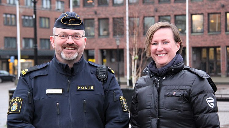 Kenneth Mattsson, kommunpolis på lokalpolisområde Halmstad, och Therese Wallgren, trygghetsstrateg på Halmstads kommun, hoppas på många svar.