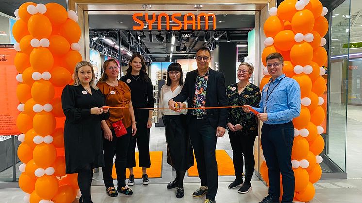 Synsam Pekurin uudet tilat avattiin tänään 30.09.2021! Kuvassa Toimitusjohtajamme Vesa Mars, sekä Pekurin iloinen jengi.