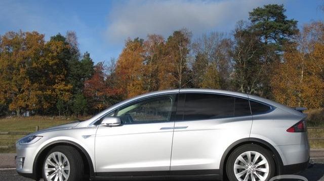 Nu säljs den första begagnade Tesla Model X