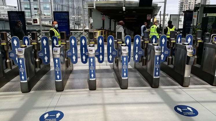 Social distancing measures, East Croydon gateline