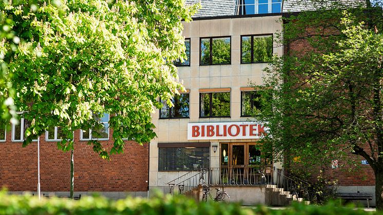 Biblioteket provar att ta bort förseningsavgifter.