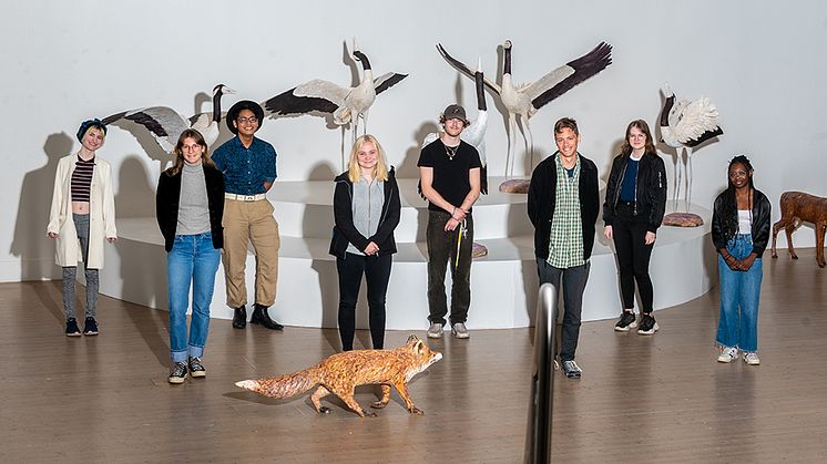 Årets åtta konstnärer, från vänster: Isabella, Nora, Kanapat, Annie, Marcus, Hugo, Matilda och Lauryn.