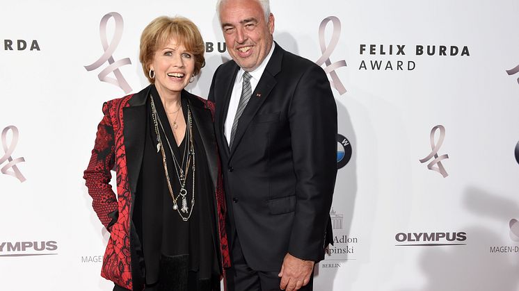 Stiftungs-Vorstand Christa Maar und Presenting Partner Hans-Reiner Schröder, Direktor BMW Berlin