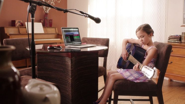Lindsey Pavao,”The Voice”, video