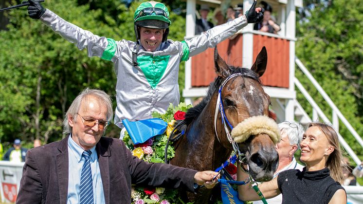Her Him - Svenskt Grand National 2022