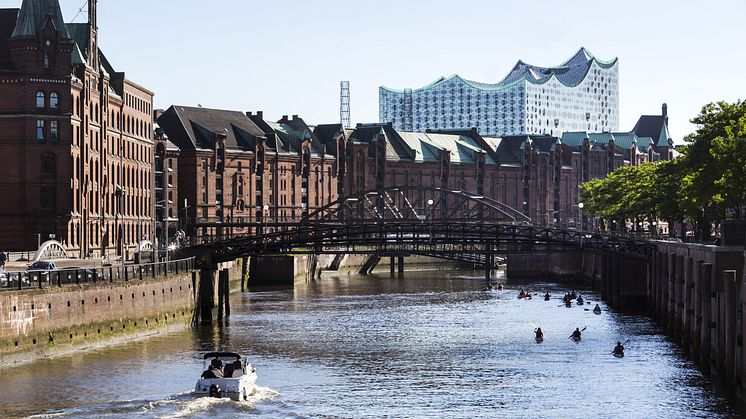 Hamburg med världsarvet Speicherstadt och operahuset Elbphilharmonie