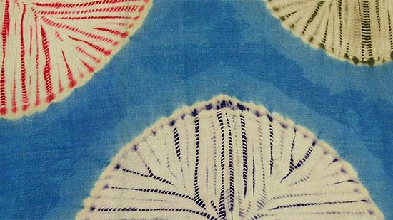 Japansk textil: knyta, vika, pressa på Östasiatiska museet