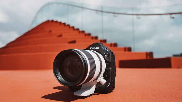 EOS R1_Ambient_product_by_stairs 628550.jpg