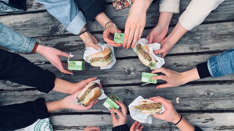 Vegetarian nudge gets students to choose plant-based food in large-scale pilot project: How non-radical vegan food made kids in Sweden go plant-based overnight