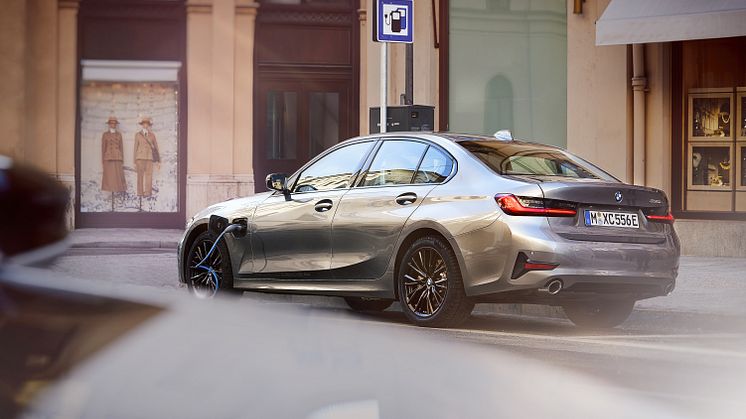BMW 330e 
