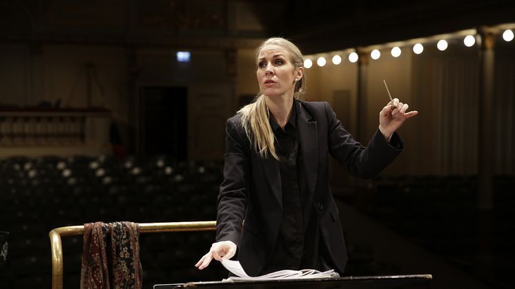 Blåsarsymfonikernas chefsdirigent Cathrine WInnes. Foto Jonas Jörneberg
