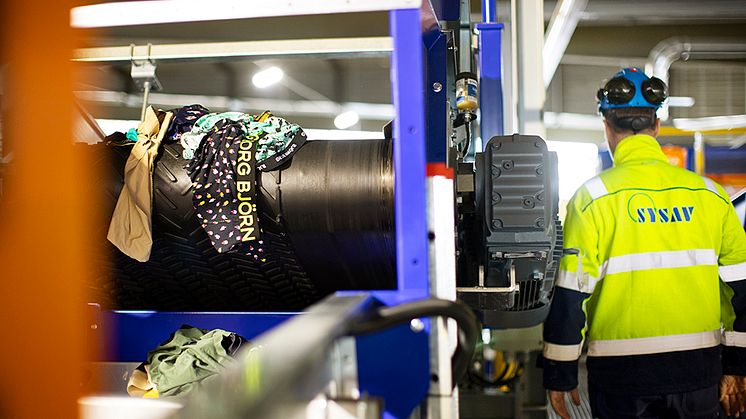 Material från Björn Borg sorteras i Siptex-anläggningen. Foto: Andreas Offesson