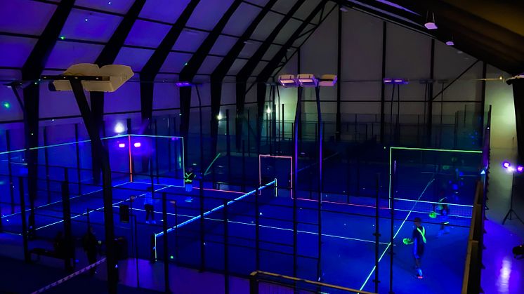 Padel i mørke_mobil (2)