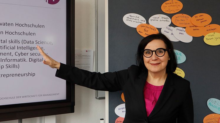 Macht die Studierenden fit für die Anforderungen im Management: Prof. Dr. Perizat Daglioglu, Präsidentin der HdWM