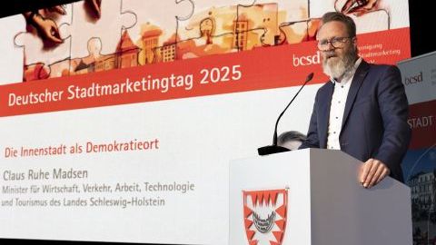 Minister Madsen beim deutscher_stadtmarketingtag_kiel.jpg