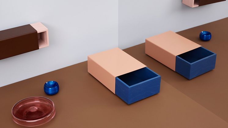 Jotun er stolt sponsor av norsk design i Milano! Bildet viser Bror av Noidoi, Skrin av Marianne Anderssen og Matchbox av Sara Polmar.  Farger fra Jotun,  10981 Norwegian Wood og 5452 Nordic Breeze 