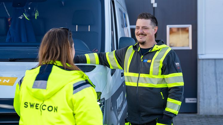 Kim Gjerdingen vid sin servicebil