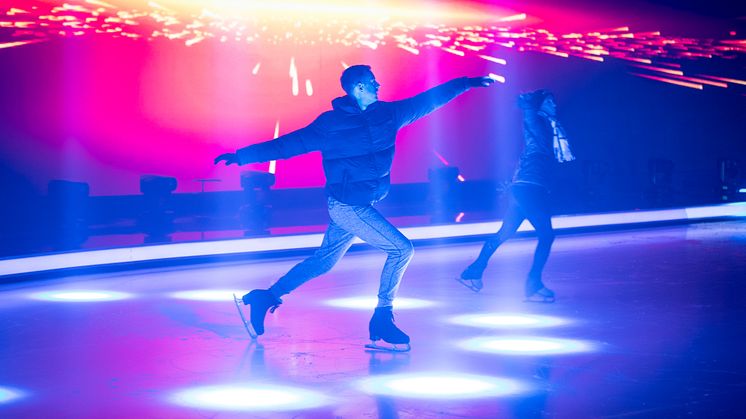 Proben-Countdown für ein spektakuläres TV-Show-Opening: 10 Prominente, 10 Profi-Trainer und 14 internationale Showskater von HOLIDAY ON ICE zelebrieren Eröffnungs-Performance