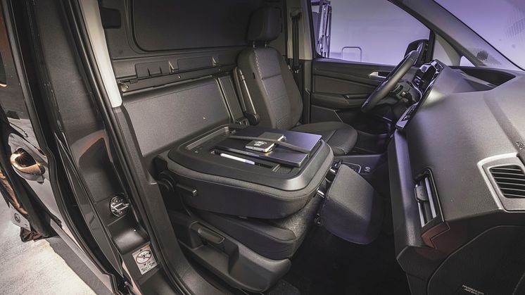 TRANSIT CONNECT_LADBAR HYBRID SWB (6).jpg