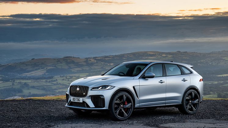 Jag_F-PACE_SVR_22MY_Exterior_Front_3-4_001_ND_110821