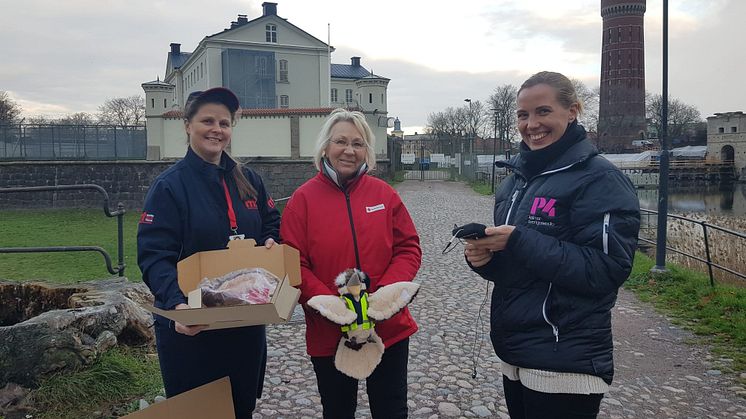 Sveriges Radio P4 Kalmar bevakade överlämningen av Prison Packs på Kalmar Anstalt.