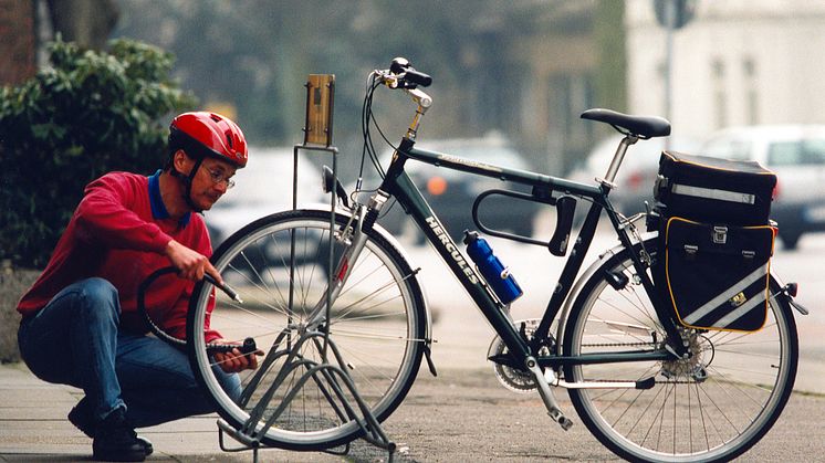 Die Zahl der Fahrraddiebstähle steigt: Ein hochwertiges Schloss schreckt bereits viele Gelegenheitsdiebe ab. Foto: SIGNAL IDUNA