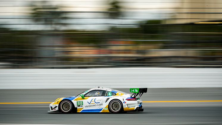 2021 01 pcdk christina nielsen daytona 03.jpg