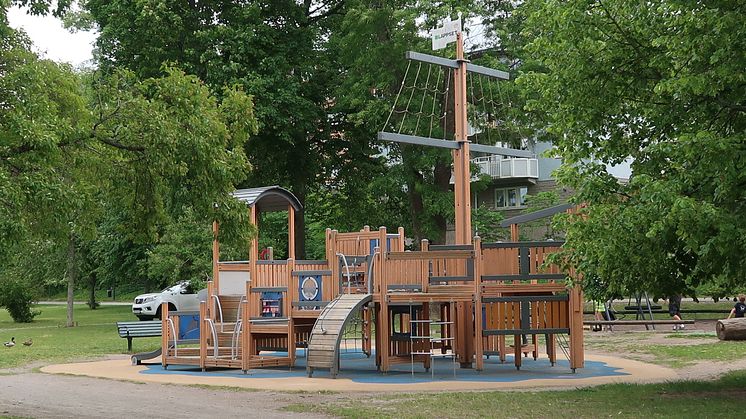 Lekplatsen i Societetsparken i Norrtälje stad.