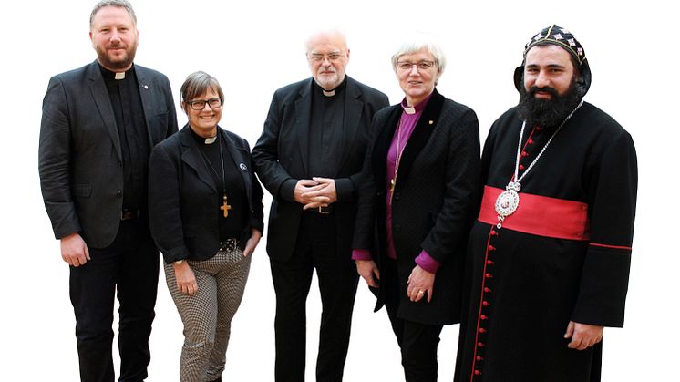 Presidet för Sveriges kristna råd berättar varför det är viktigt att be tillsamans. Från vänster Lasse Svensson,  Karin Wiborn, Anders Arborelius, Antje Jackelén och Dioscoros Benjamin Atas (ordförande). Foto: Mikael Stjernberg.