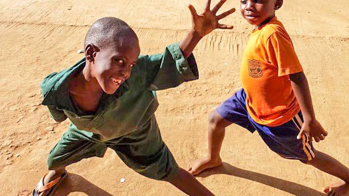 Bantuspråk inget hinder på lärorik praktik på skola i Uganda