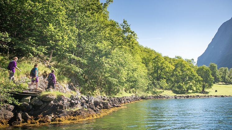 Den gamle postvegen langs Nærøyfjorden byr på flotte naturopplevelser